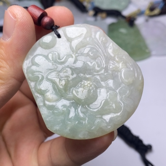 翡翠未镶嵌颈饰翡翠