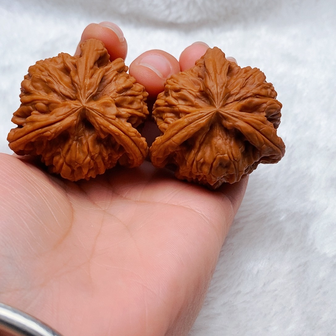 大***飞文玩核桃吊坠三棱