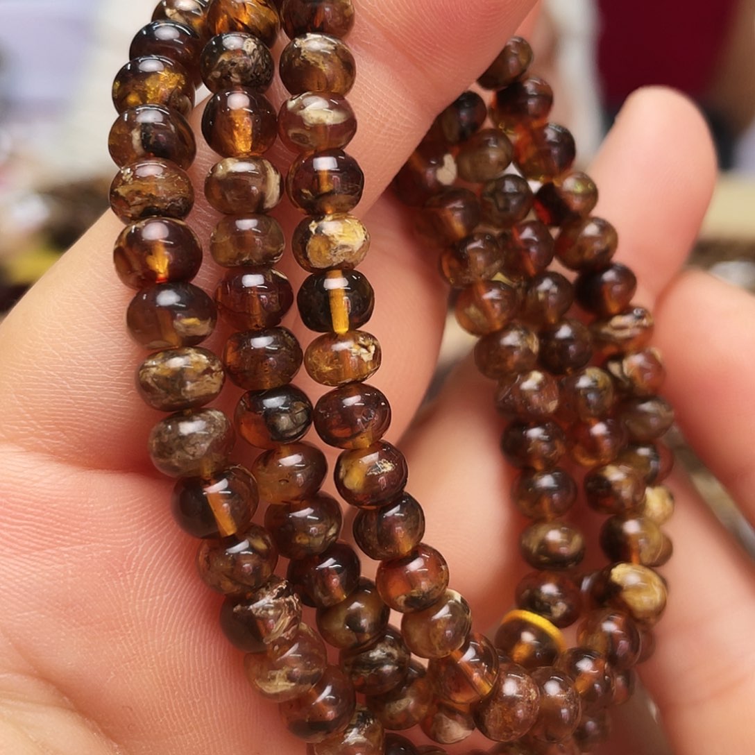 未镶嵌琥珀裸石六