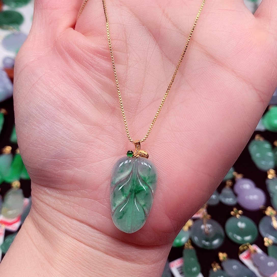 翡翠18K金镶嵌挂件