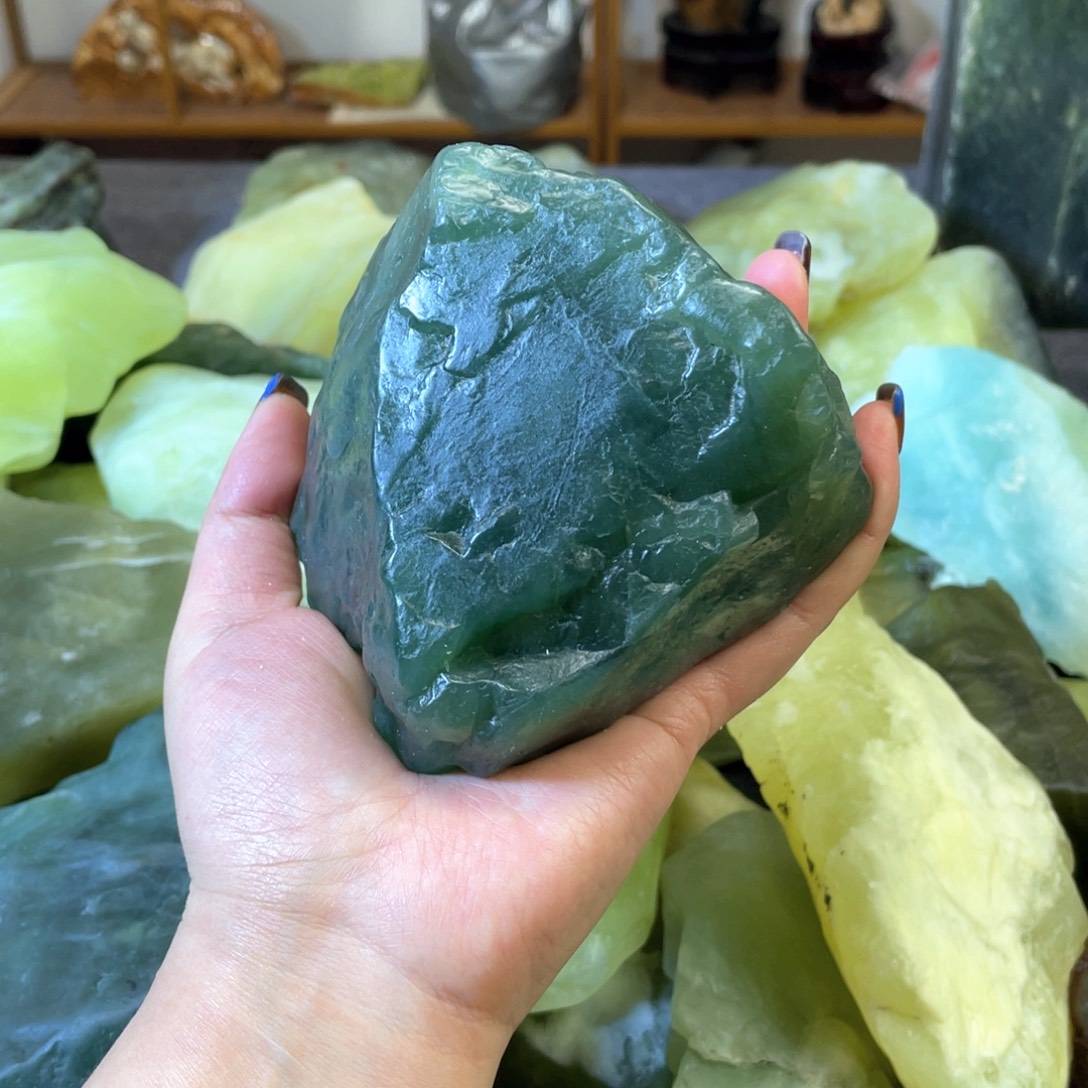 蛇纹石玉未镶嵌中国四大名玉简易