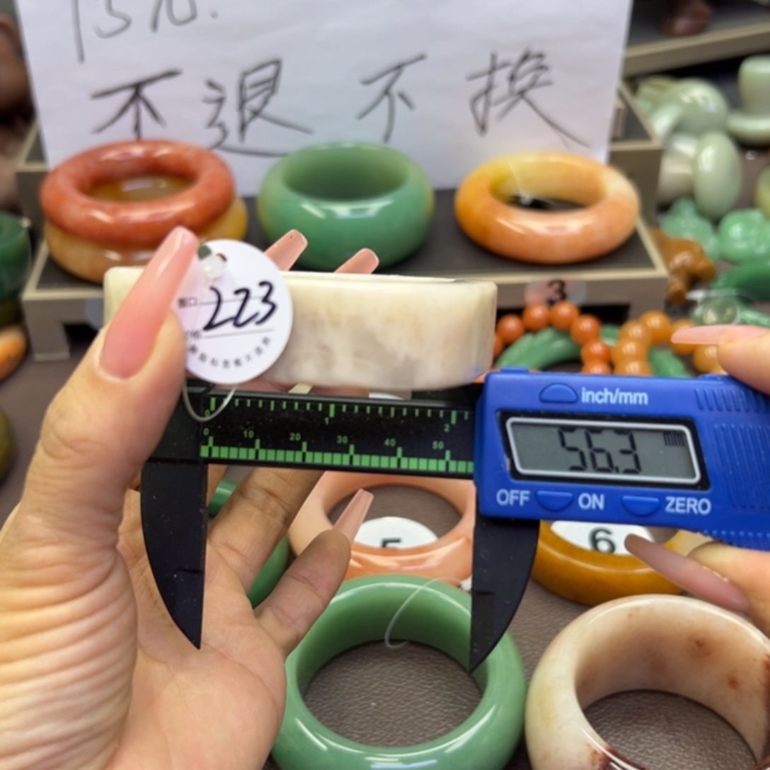 未镶嵌手镯石英岩玉