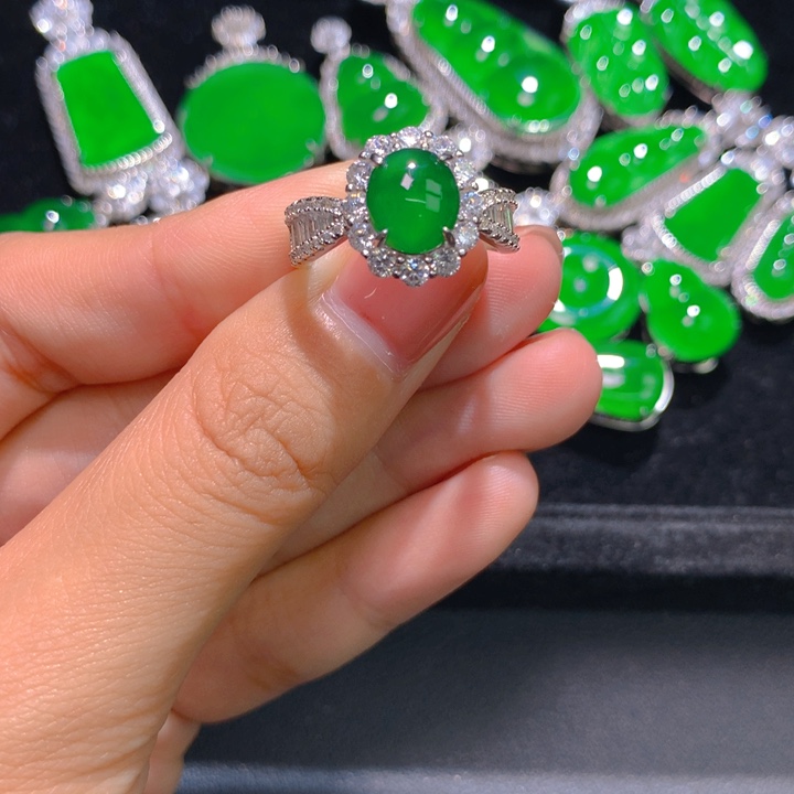 翡翠银S925镶嵌戒指一个