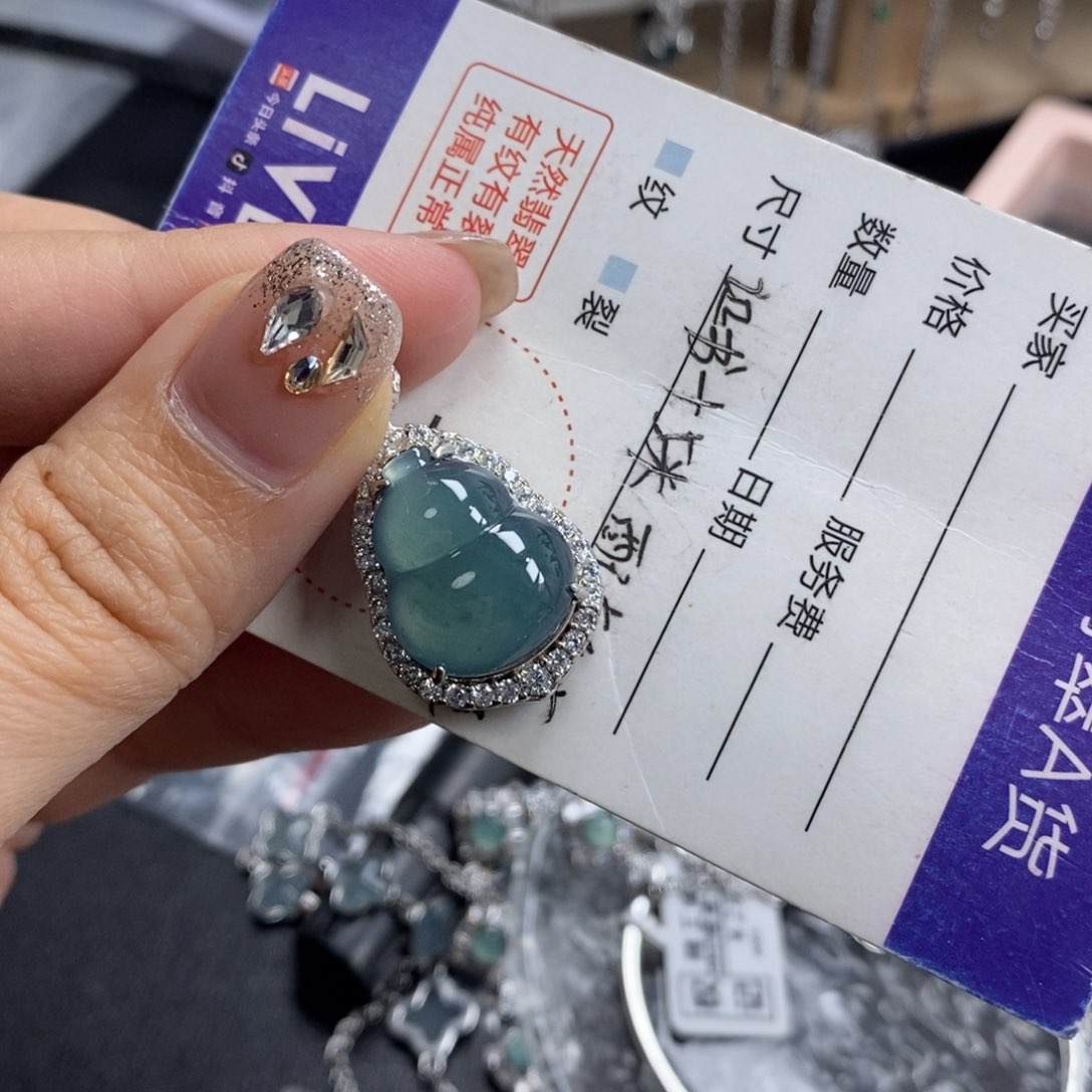 翡翠颈饰未镶嵌勇***猫翡翠