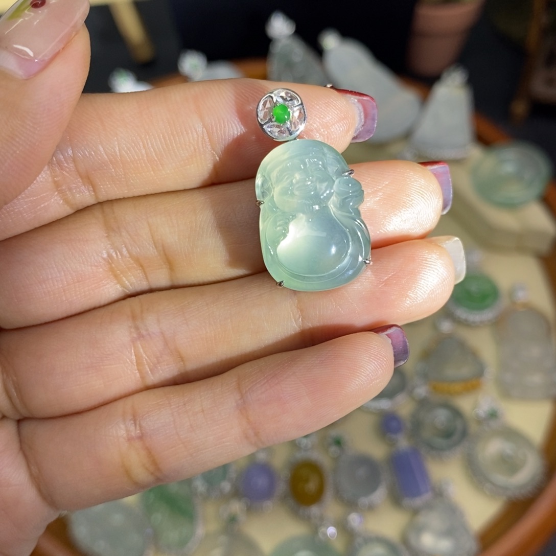 翡翠颈饰18K金镶嵌A货翡翠