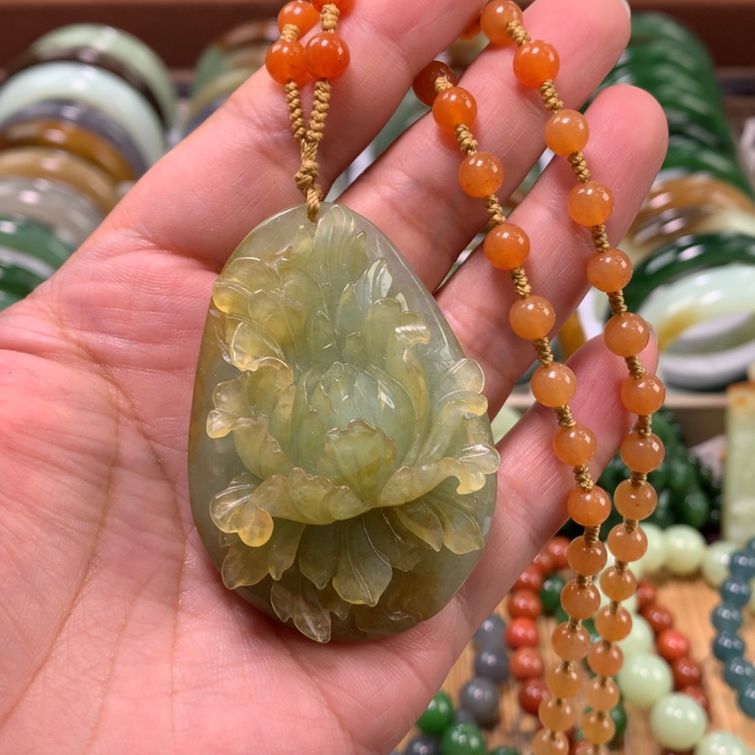 未镶嵌岫玉颈饰吊坠