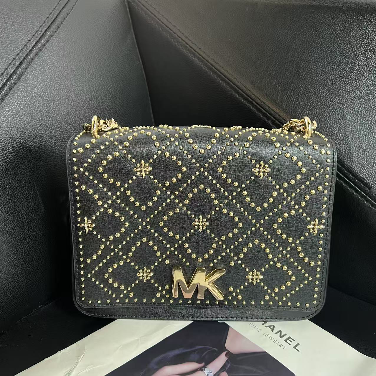 95新 MICHAELKORS/迈克高仕 捐金沉珠/铆钉链条包黑色单肩
