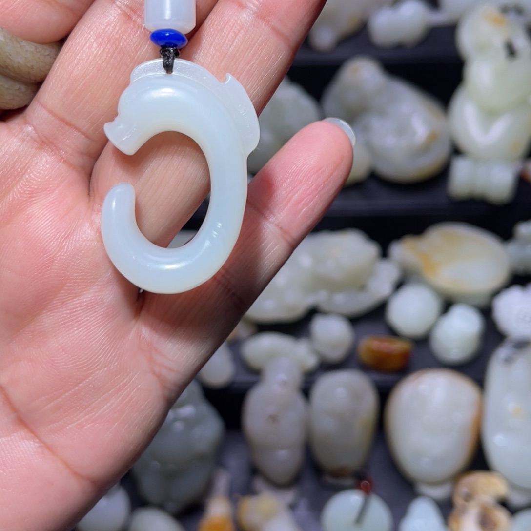 和田玉颈饰未镶嵌