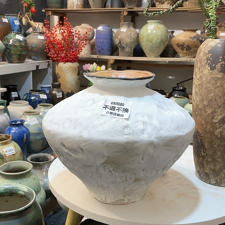 瓶高26。10.  景德镇陶瓷