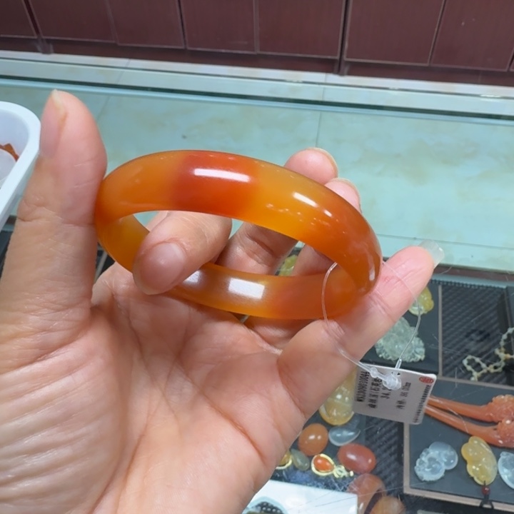 平***庸石英质玉（金丝玉）未镶嵌颈饰