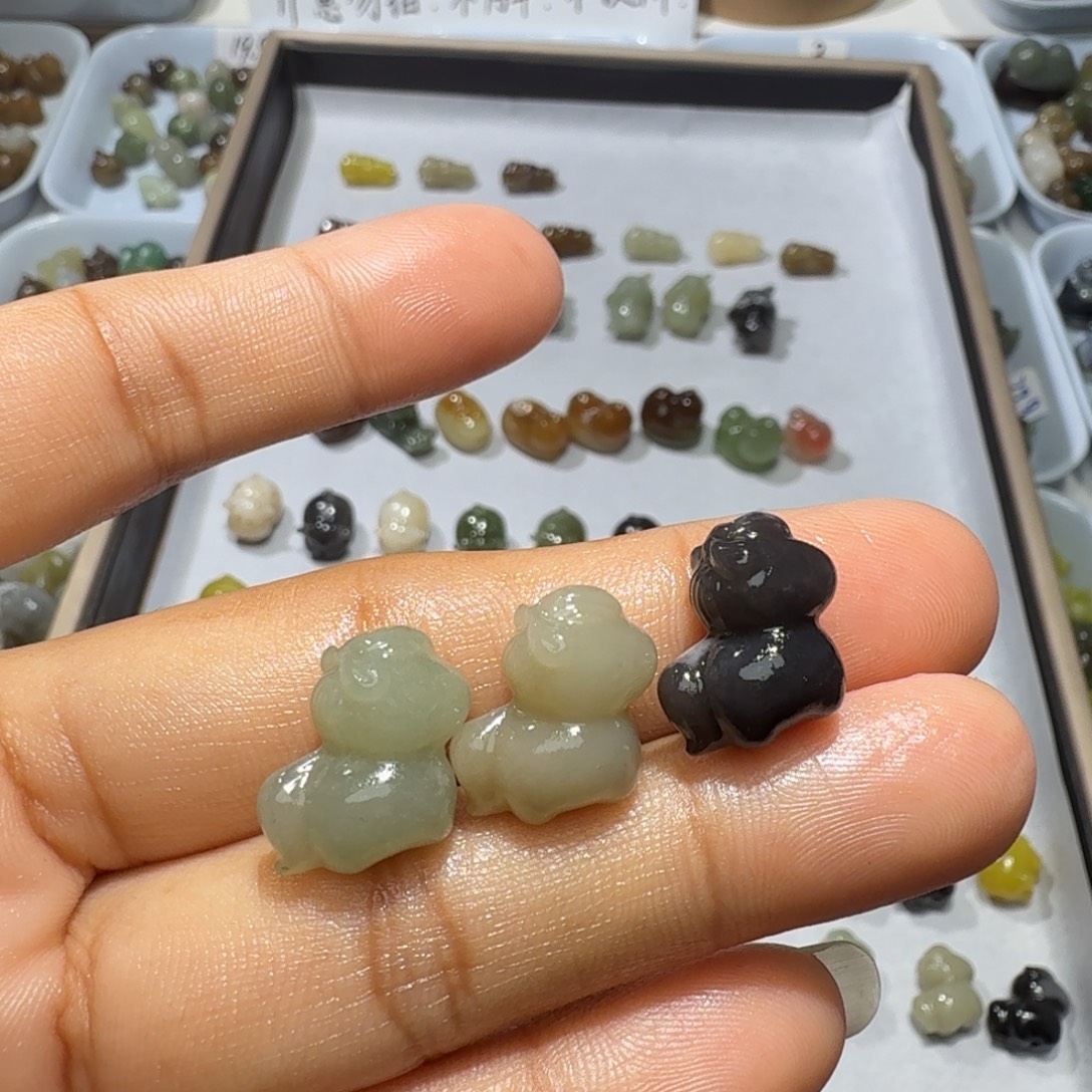 鼓***ᗢ和田玉未镶嵌珠宝奇石