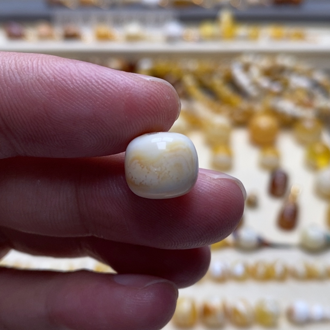 琥珀未镶嵌珠宝奇石