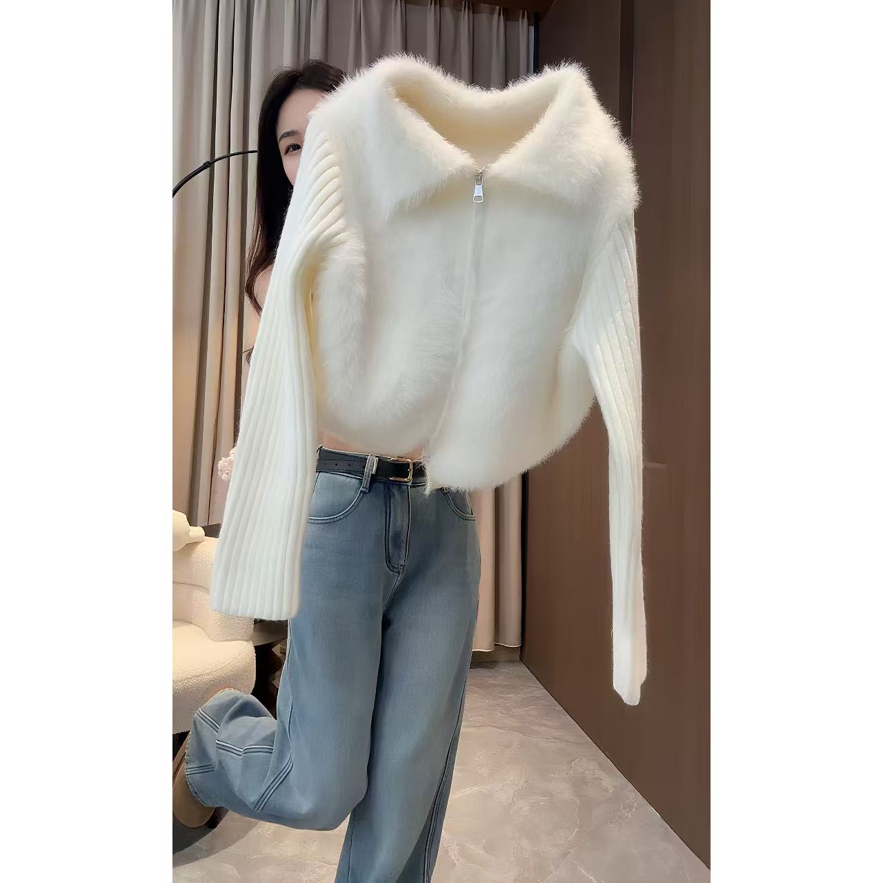 韩系氛围感穿搭秋冬2025新款通勤女短款毛茸茸拼接百搭显瘦毛衣女