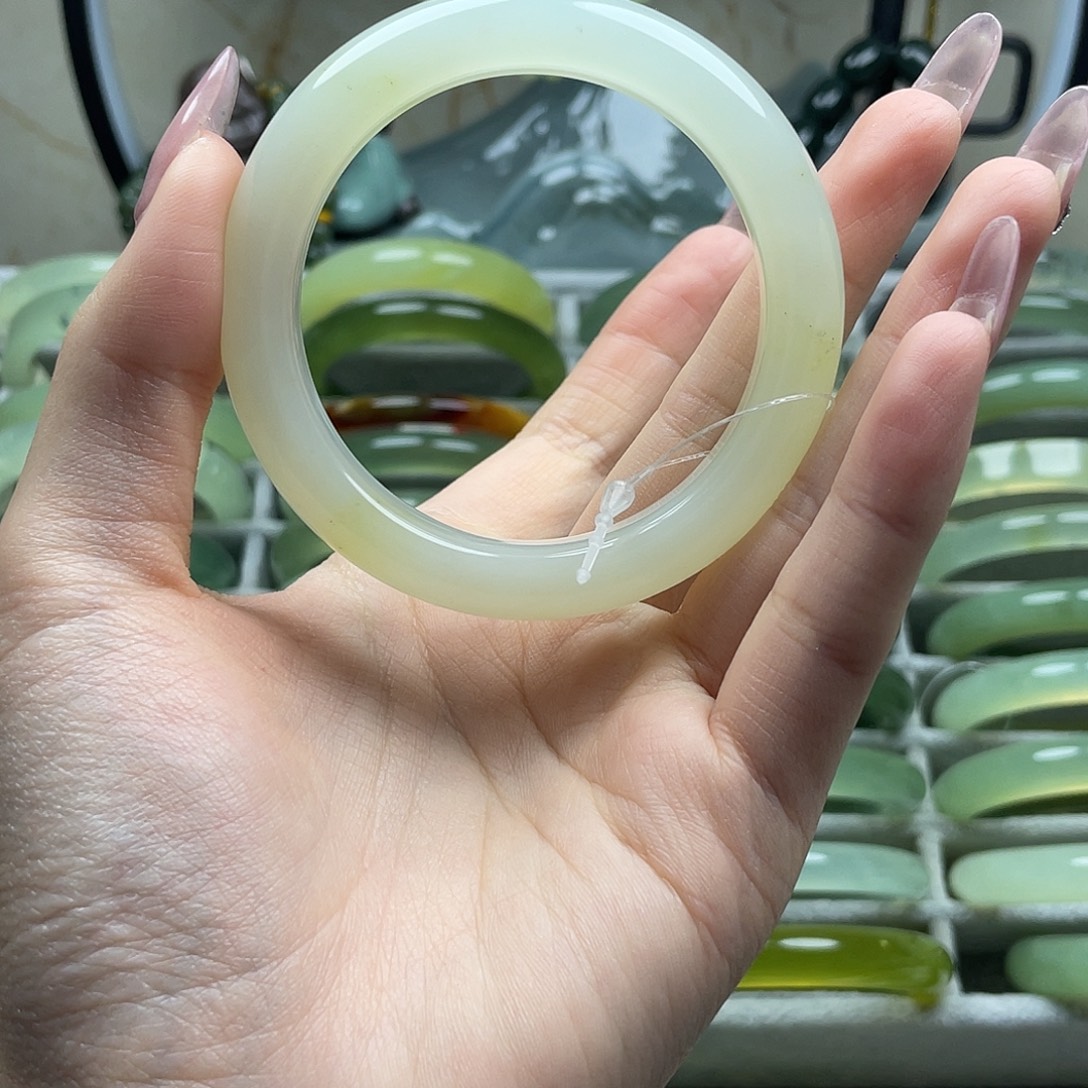 莓****蛇纹石玉未镶嵌手镯