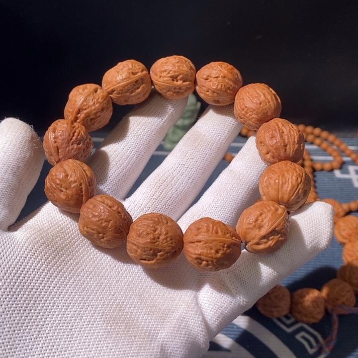 文玩核桃手串……50
