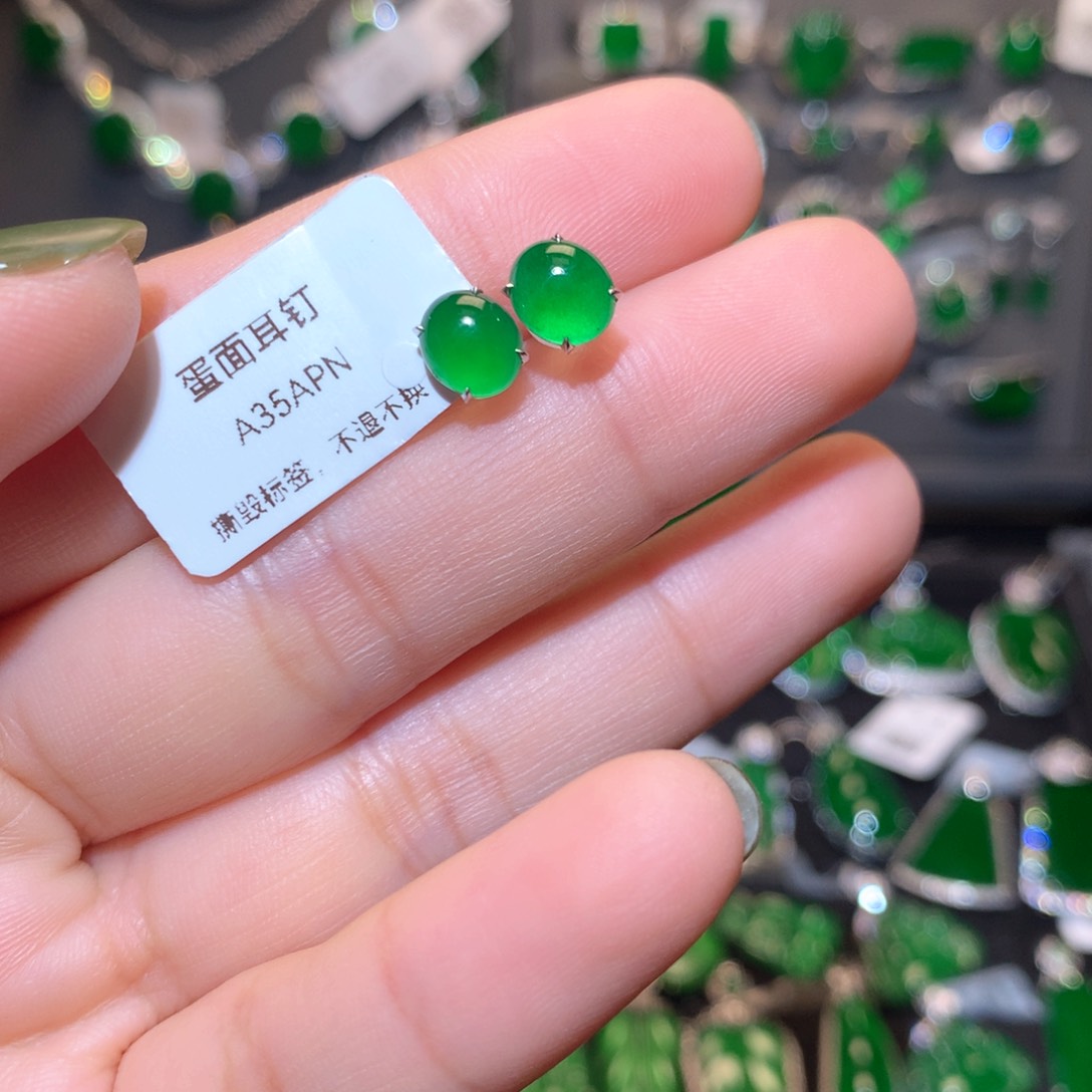 翡翠耳饰18K金镶嵌蛋面