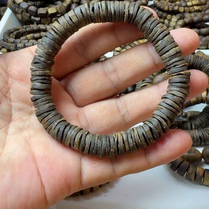 沉香手串俊*张勺子手串13克