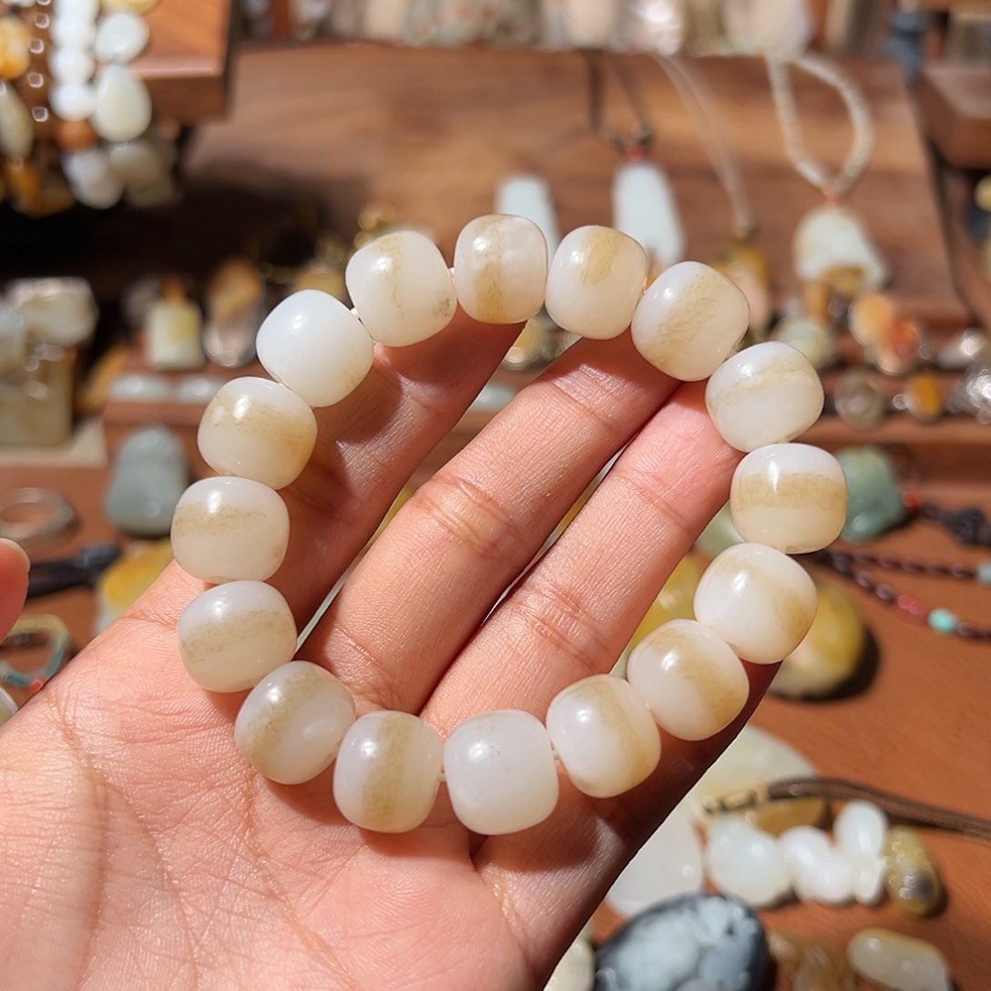 和田玉颈饰未镶嵌