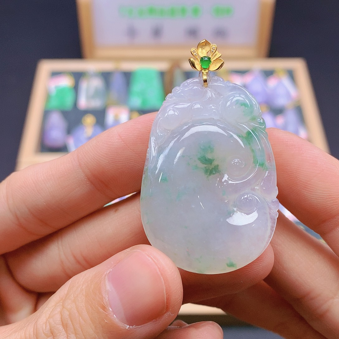 翡翠18K金镶嵌颈饰翡翠