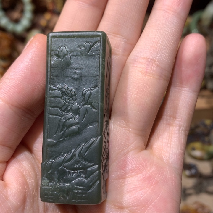 未镶嵌岫岩河磨玉（透闪石质玉）挂件