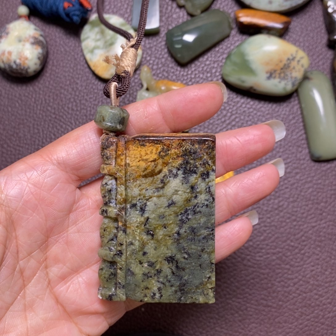 岫岩河磨玉（透闪石质玉）无未镶嵌