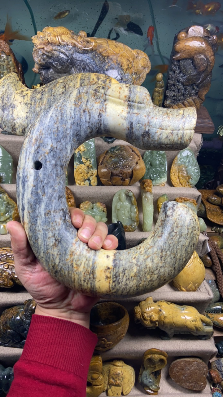 岫岩河磨玉C龙挂件