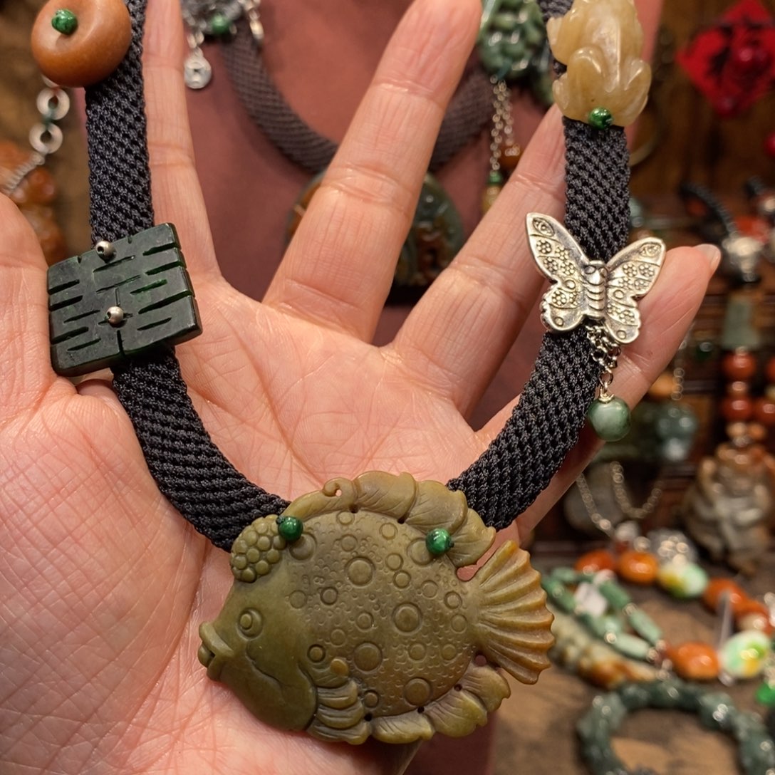 翡翠吊坠(赠链)未镶嵌