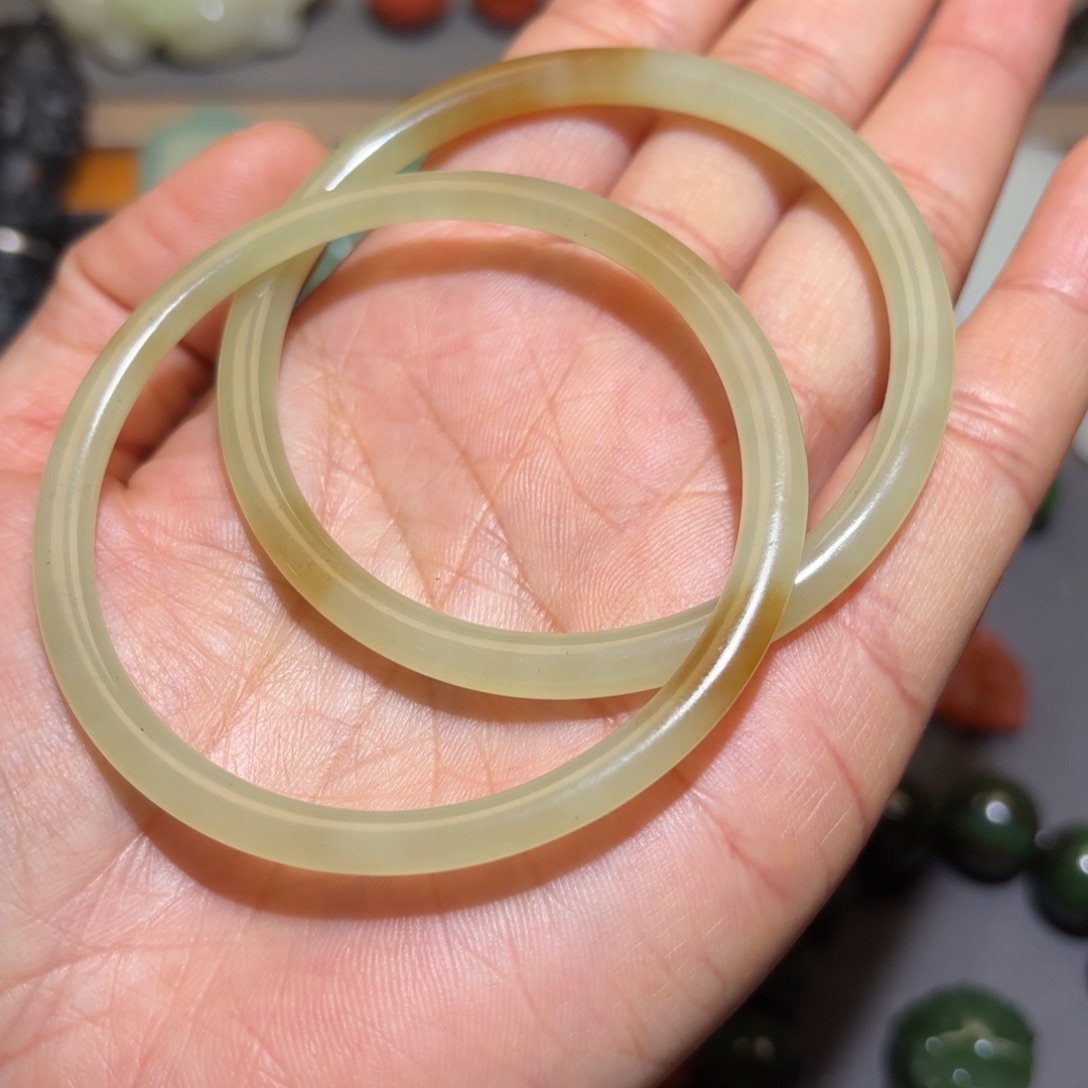 和田玉手镯未镶嵌用****光