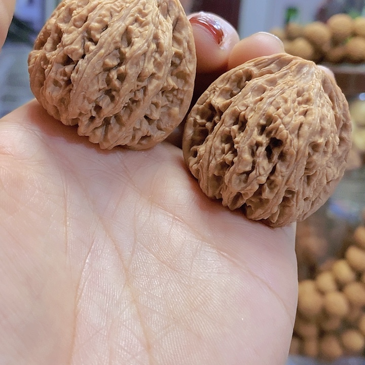 【闪购商品】文玩核桃把件39红皮密纹