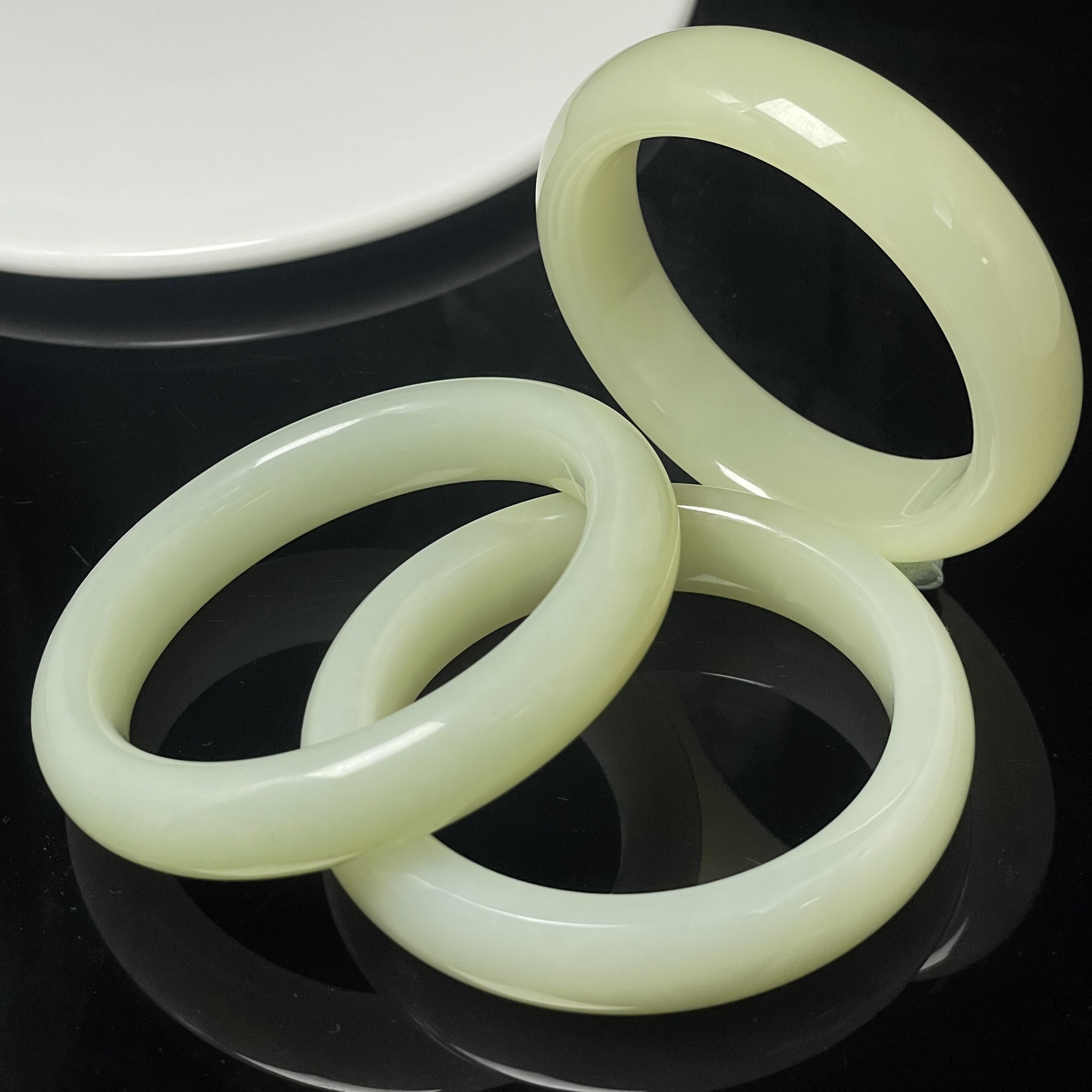 和田玉手镯一支(多样性发1件) 