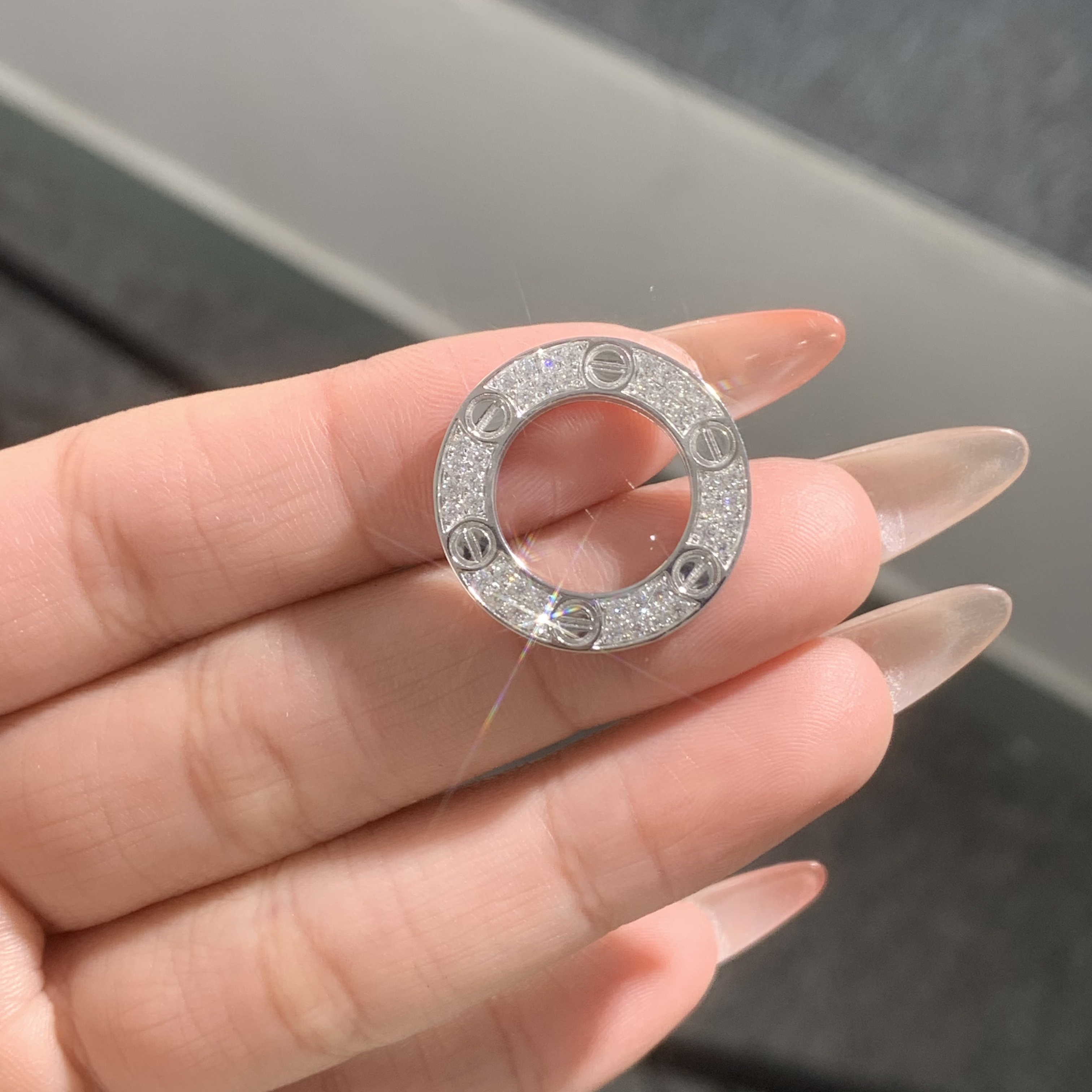 莫桑石铂金pt950首饰铂金镶嵌莫桑一字吊坠圆形时尚