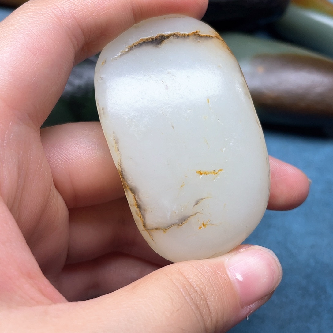 和田玉未镶嵌把件