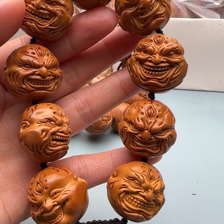 橄榄核手串雕刻工艺