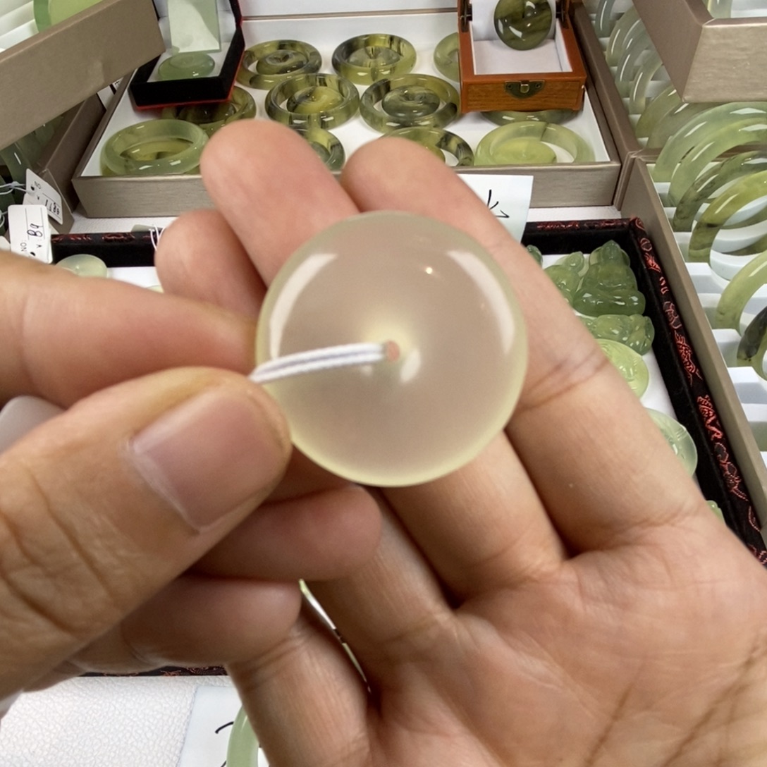 未镶嵌蛇纹石玉颈饰