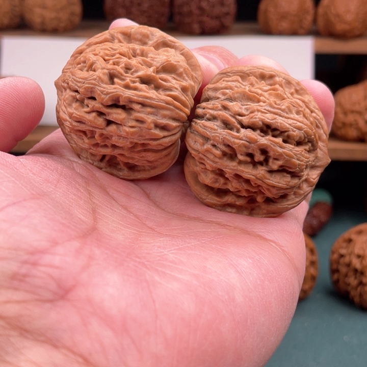 文玩核桃把件丶**哥文玩核桃平谷四座楼