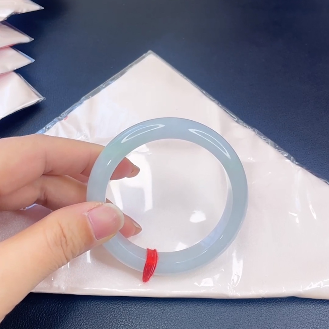 翡翠未镶嵌手镯冰飘绿手镯