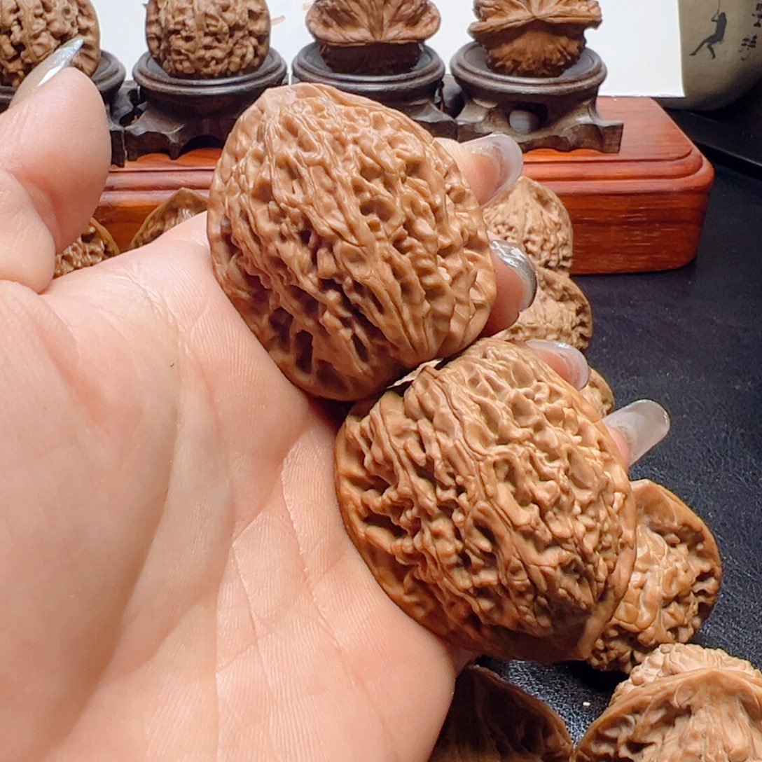 文玩核桃把件鱼籽纹36