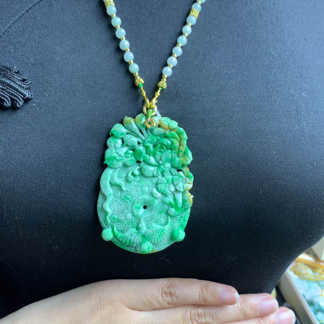 翡翠颈饰未镶嵌翡翠