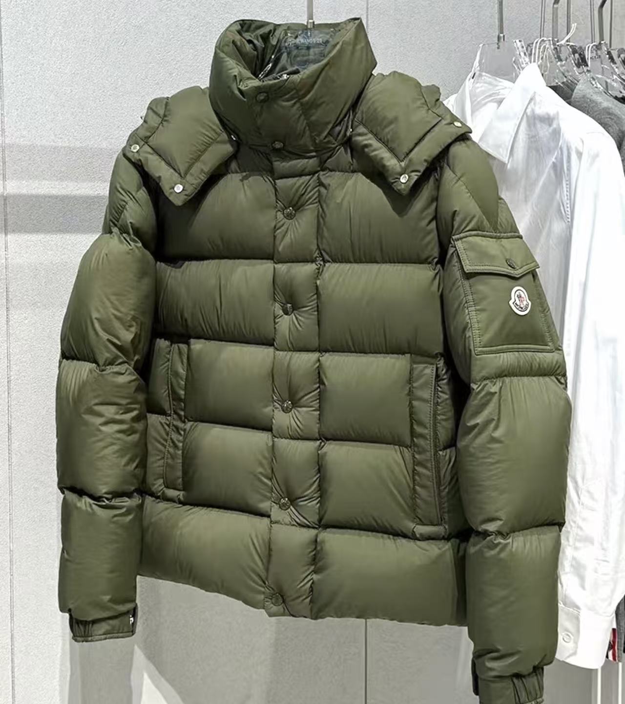 未使用 MONCLER 盟可睐/GG/vezere男士绿色哑光羽绒服 福利款