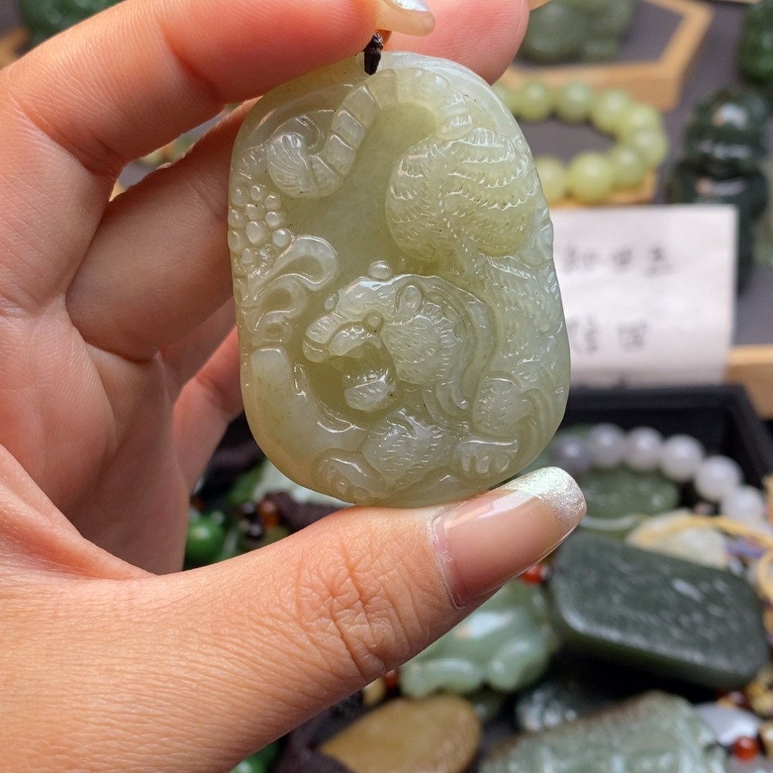 和田玉颈饰未镶嵌