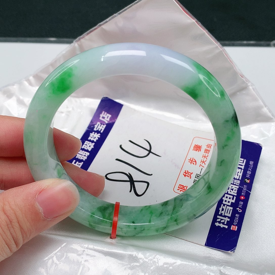 翡翠手镯未镶嵌翡翠