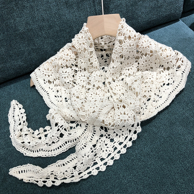 米白黑色棉护颈蕾丝镂空护颈三角围巾女秋冬勾花披肩配裙子外搭
