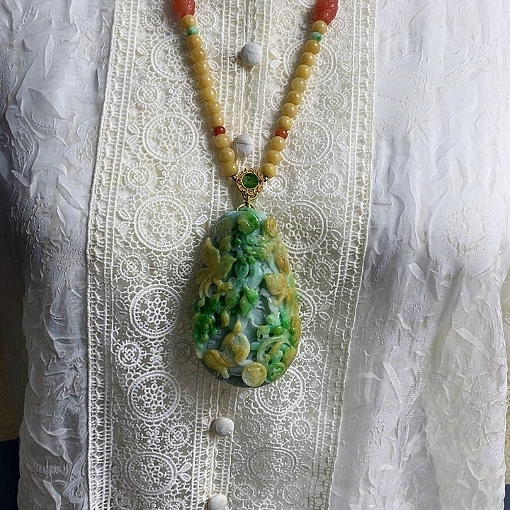 翡翠吊坠(赠链)未镶嵌G****1黄加绿翡翠雕刻悟道吊坠