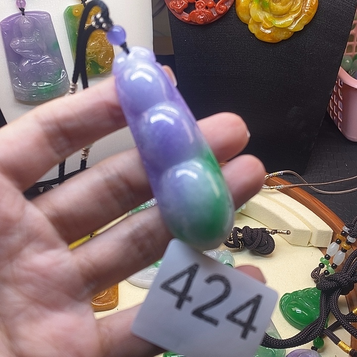 翡翠未镶嵌吊坠(赠链)