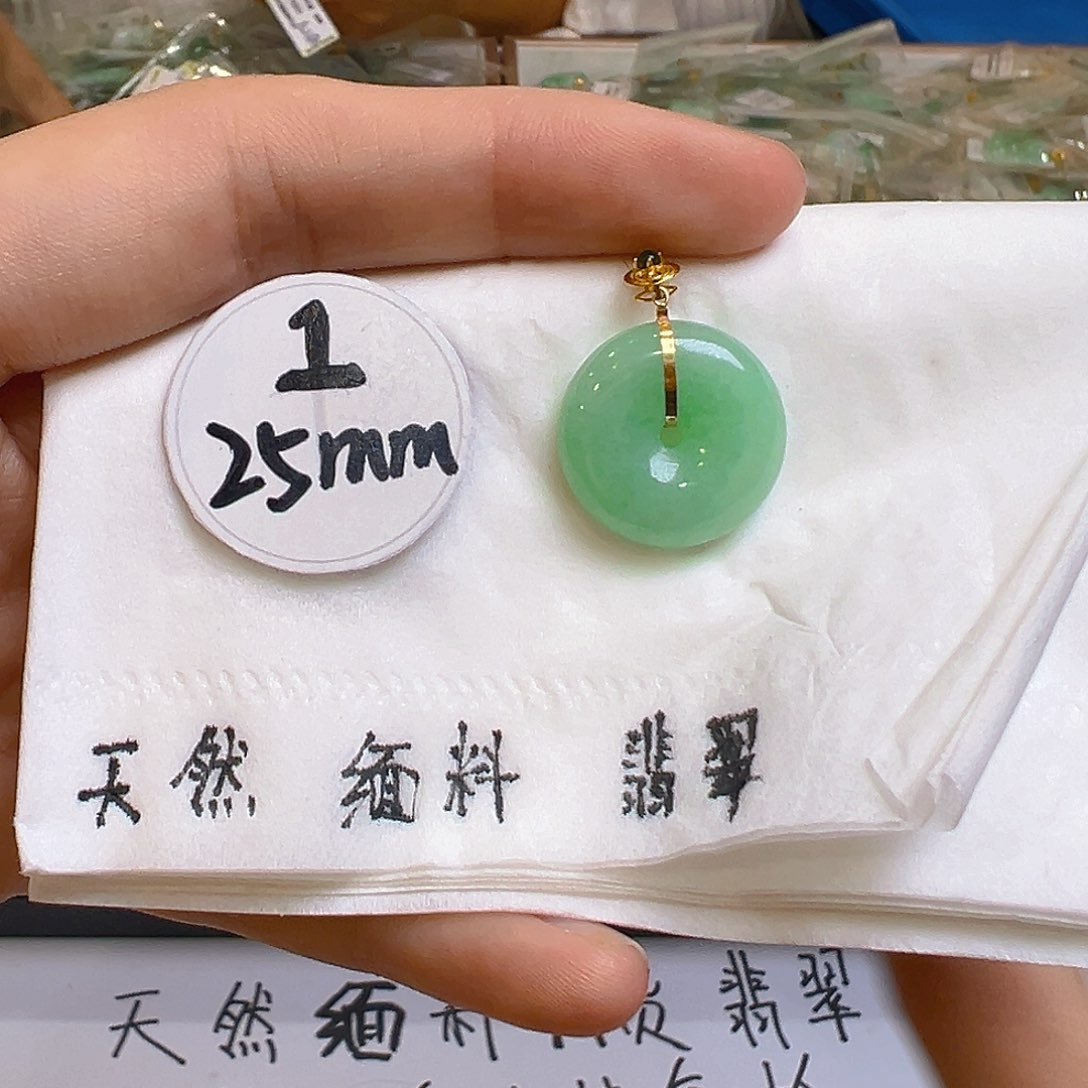翡翠颈饰18K金镶嵌翡翠