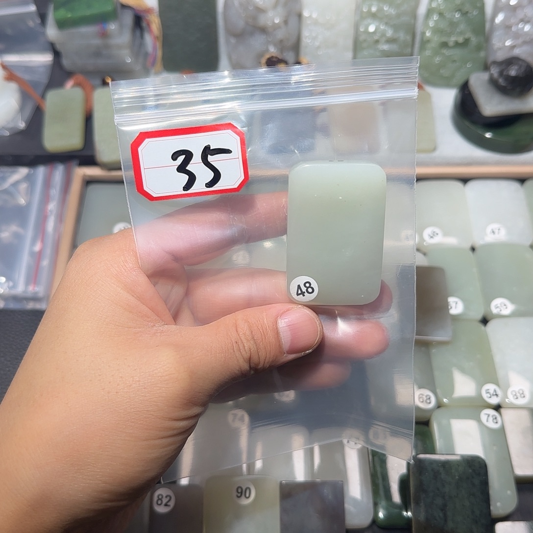 墨***原和田玉未镶嵌颈饰