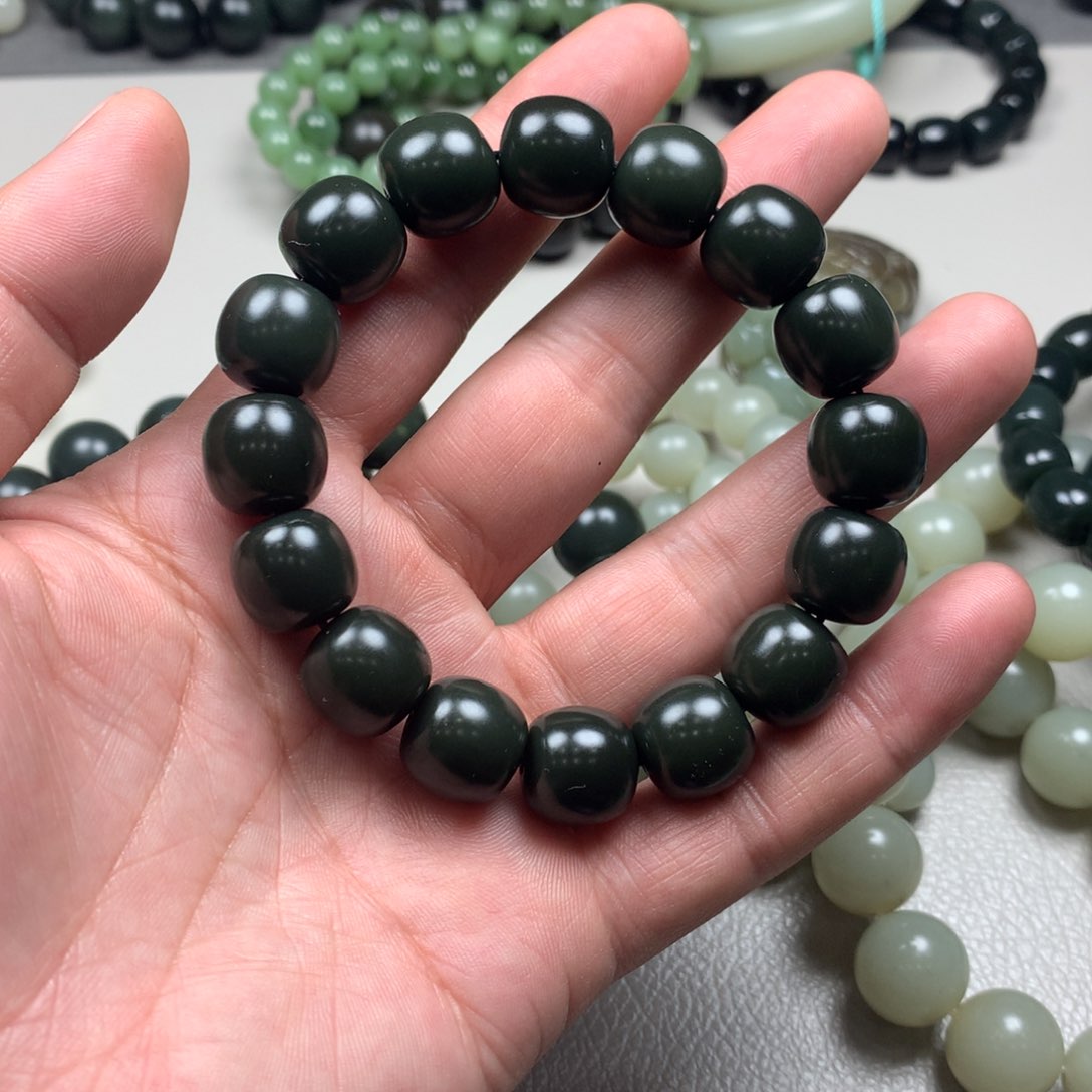 未镶嵌和田玉手链