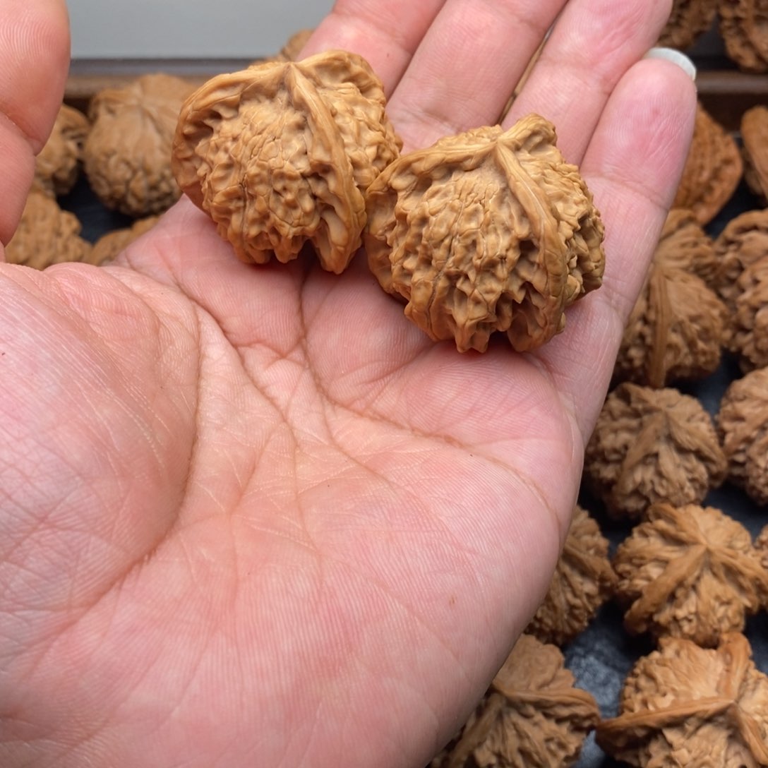 文玩核桃把件M***?盘山三棱