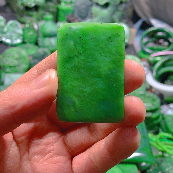 L****和田玉（碧玉）未镶嵌珠宝半成品