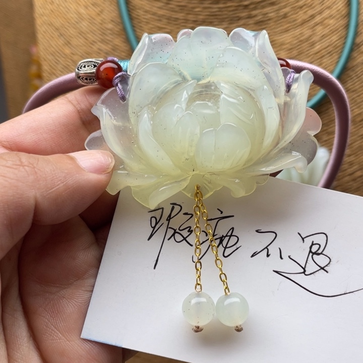 蛇纹石玉吊坠合金